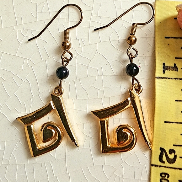 Unicef signed abstract geometric triangle swirl Egyptian revival dangle earrings - Picture 11 of 12
